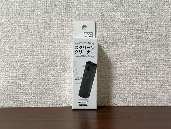 指紋がベタベタついたスマホ　服ではなく『220円』のアイテムで拭くと…　「めちゃキレイになった」