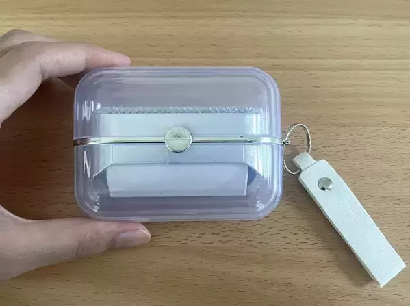 ダイソーで見つけた『半透明のアイテム』　出先で助かる“神商品”だった！【ほこり取り】