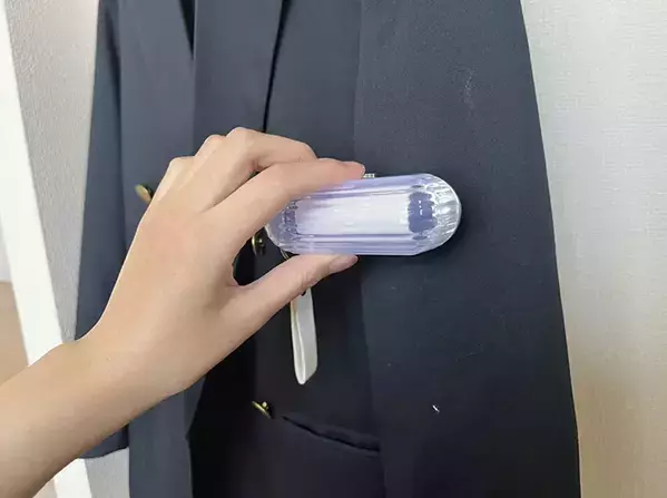 ダイソーで見つけた『半透明のアイテム』　出先で助かる“神商品”だった！【ほこり取り】