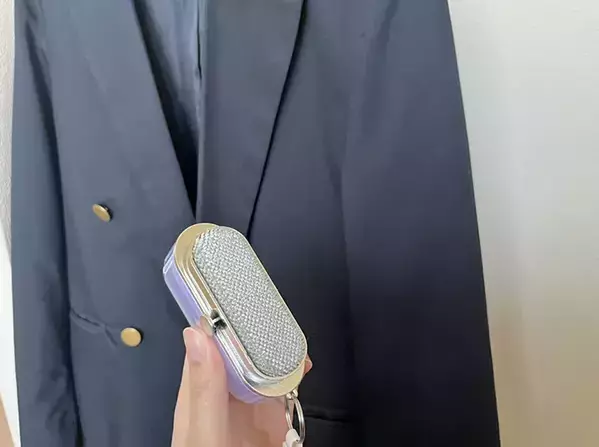 ダイソーで見つけた『半透明のアイテム』　出先で助かる“神商品”だった！【ほこり取り】