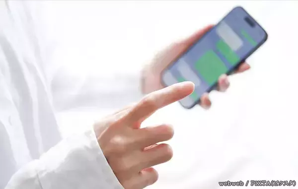 『XD』や『:P』の意味は？　英文の後ろに付いている『謎の記号』、スマホを傾けてみると…？