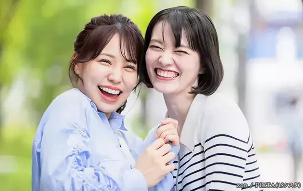 『XD』や『:P』の意味は？　英文の後ろに付いている『謎の記号』、スマホを傾けてみると…？