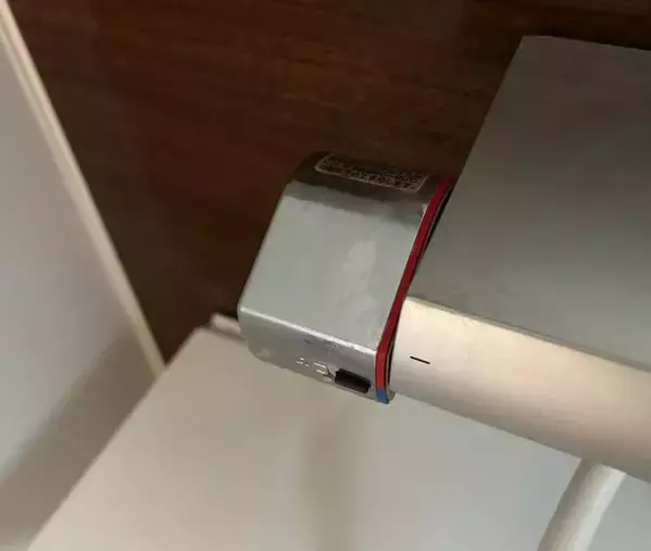 蛇口の水垢を『クッキングシート』で磨くと？　試した結果に思わず声が出た！