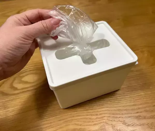 紙袋の下に「小窓」を作ると？　レジ袋が散らからない工夫に「真似したい」