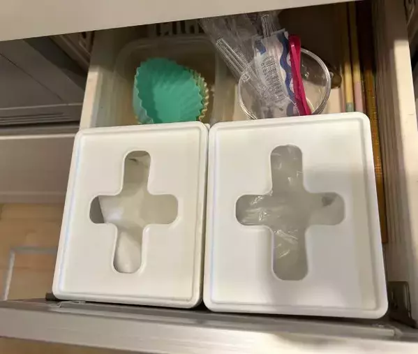 紙袋の下に「小窓」を作ると？　レジ袋が散らからない工夫に「真似したい」