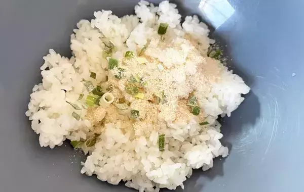 ふりかけよりもうまい？　永谷園が紹介する『鶏塩おにぎり』を再現してみた