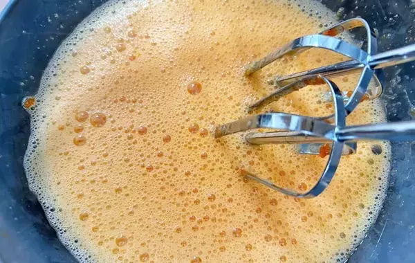 食べた子供が「また作って」と大喜び　ボウルに卵とグラニュー糖を入れたら…