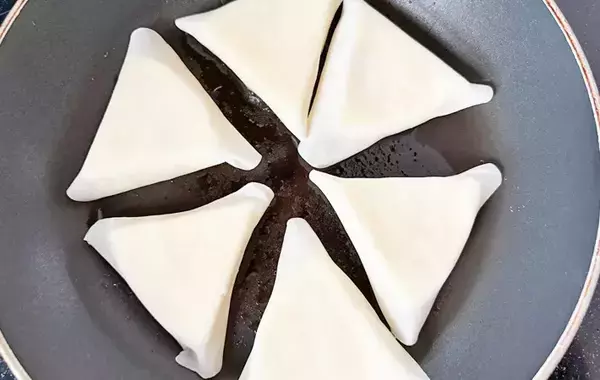 そのまま食べてもおいしい『６Ｐチーズ』　餃子の皮で包んで焼くと…？