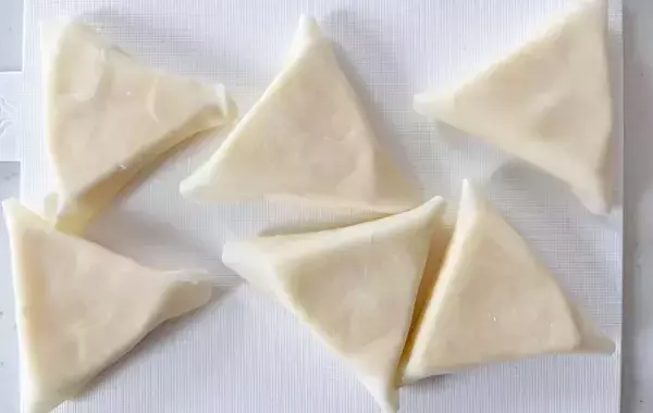 そのまま食べてもおいしい『６Ｐチーズ』　餃子の皮で包んで焼くと…？