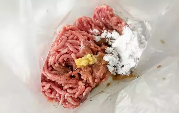 穴に詰めてチンすればOK！　『ちくわの簡単おかず』がたった10分で完成