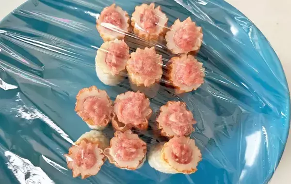 穴に詰めてチンすればOK！　『ちくわの簡単おかず』がたった10分で完成
