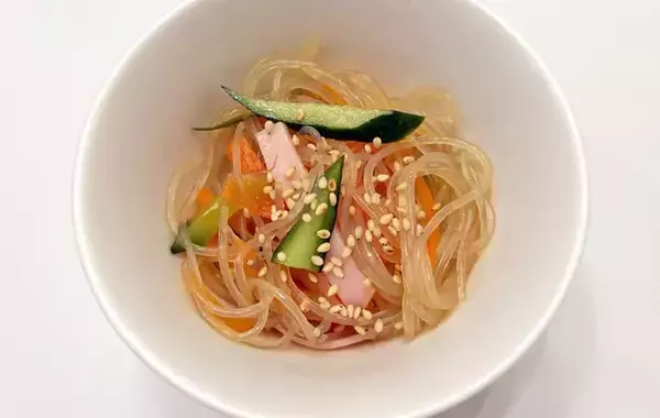 お湯を沸かす手間なし！　ボウル1つで完結する『失敗しない春雨サラダ』の作り方