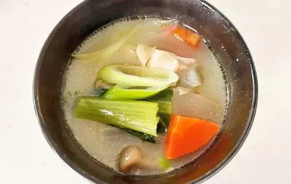 まだ豚汁作ってる？　いつもと違う味噌汁に「中学生息子が3杯おかわり」