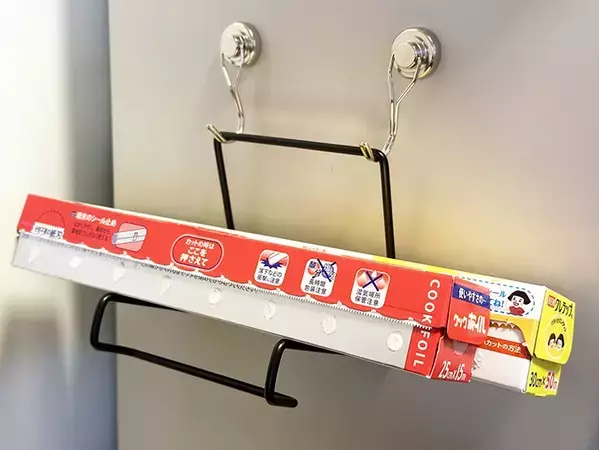総額330円で完成！　ダイソーのワイヤースタンドを『キッチン棚』にする活用法