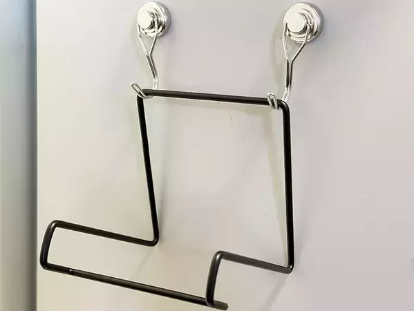 総額330円で完成！　ダイソーのワイヤースタンドを『キッチン棚』にする活用法