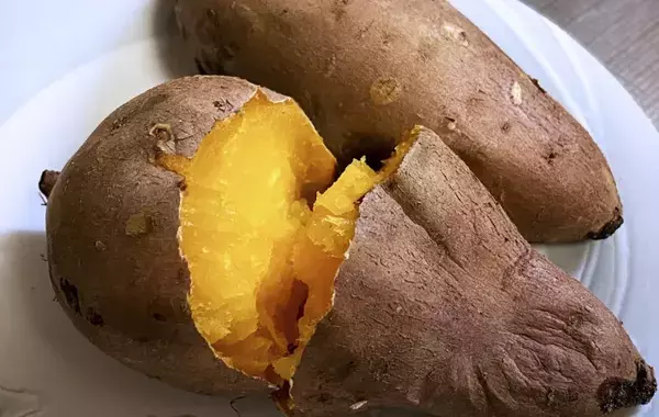 サツマイモのレンジ加熱は『2段階』　意外な裏技に「ねっとり」「絶対やる」【調理テク4選】