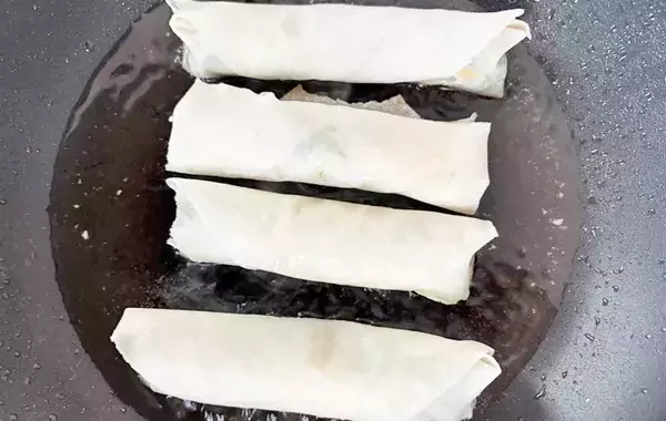 ホロホロ食感が新しい！　ブロッコリーたっぷりの春巻きレシピ【15分で完成】