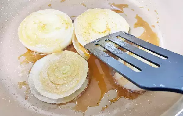 7歳息子が「もっと食べたい」　焼いた新玉ねぎに使った調味料は？