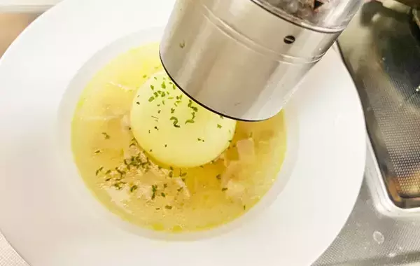 子供が「お店のスープみたい！」と喜んだ　タマネギを丸ごと入れるスープの作り方【15分で完成】