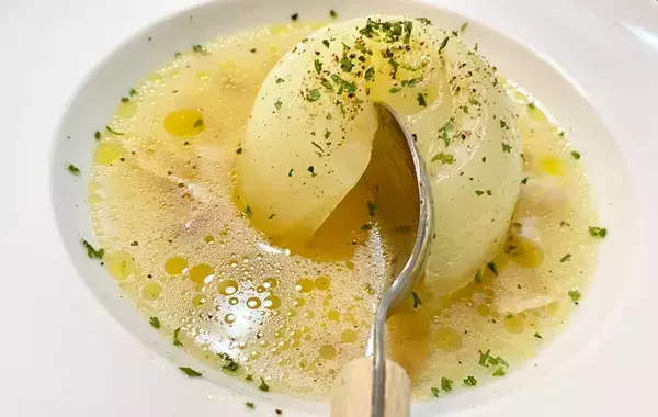 子供が「お店のスープみたい！」と喜んだ　タマネギを丸ごと入れるスープの作り方【15分で完成】