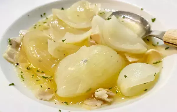 子供が「お店のスープみたい！」と喜んだ　タマネギを丸ごと入れるスープの作り方【15分で完成】