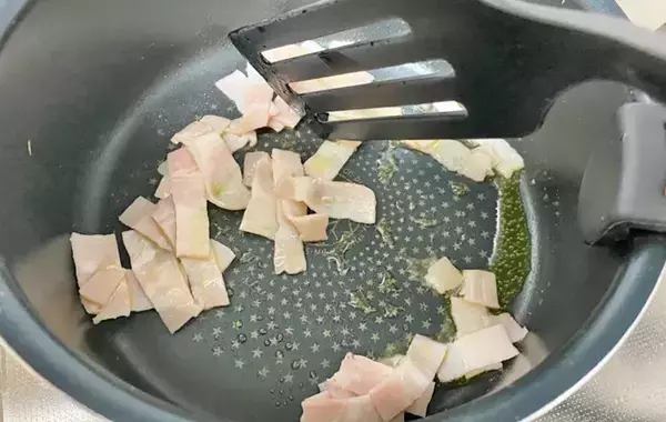 子供が「お店のスープみたい！」と喜んだ　タマネギを丸ごと入れるスープの作り方【15分で完成】