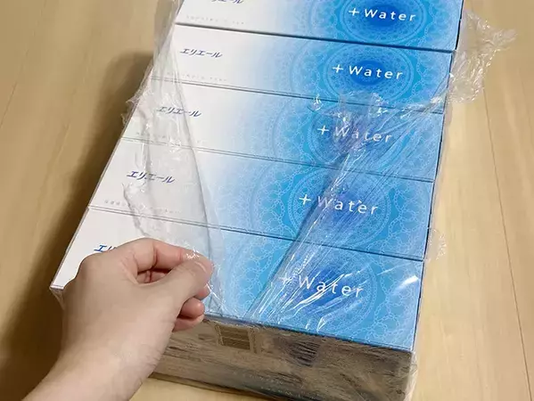 爪で引っ掻いてない？　ティッシュ箱の外装ビニールを一瞬で剥がす裏ワザ