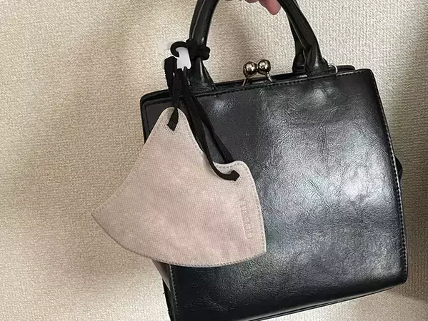 「今だけマスクを外したい」時に便利　食パンの留め具をカバンに引っかけるだけの『マスクホルダー』