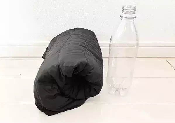 ポーチなくてもOK！　ポケットを活用してベストを小さくまとめる手順