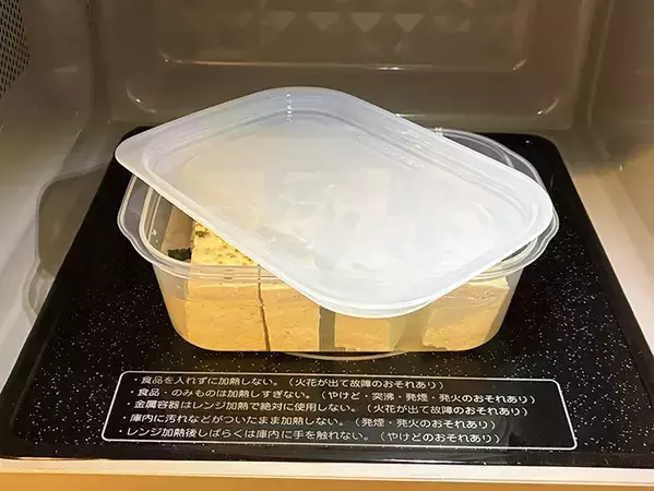 タッパーに豆腐とお吸い物の素を入れて…　レンチン5分で完成する絶品湯豆腐レシピ