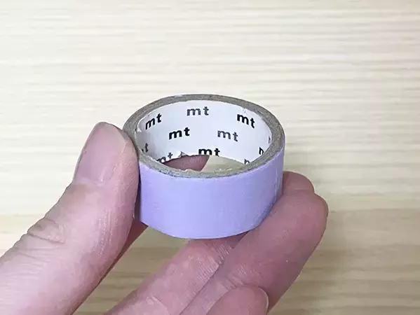 お気に入りのデザインを邪魔しない　マステで『滑りやすいリップの蓋』を開ける方法に挑戦