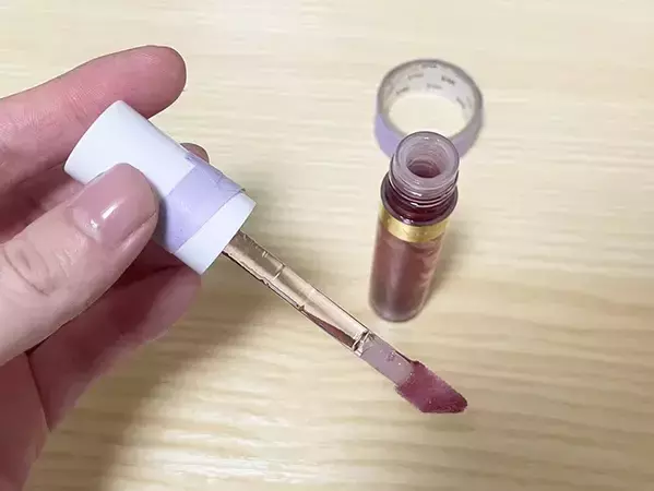 お気に入りのデザインを邪魔しない　マステで『滑りやすいリップの蓋』を開ける方法に挑戦