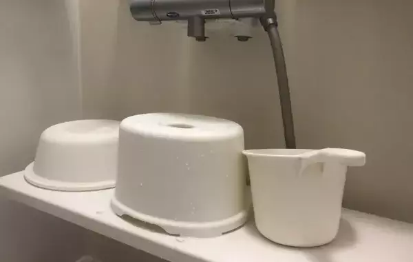 洗面器の汚れは擦らない！　『30分放置』テクに「ツルツル」「最高すぎる」【掃除テク4選】