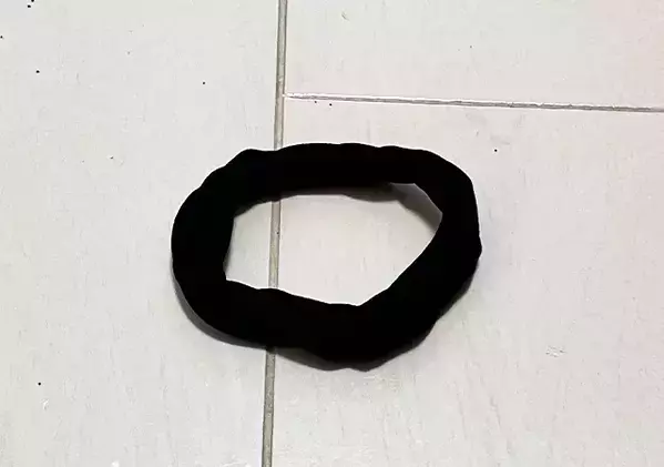 穴あきタイツで作る！　20個作れた“自作ヘアゴム”の手順と使用感