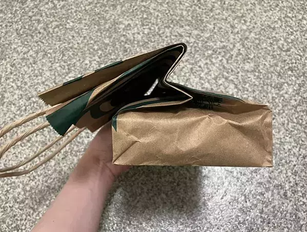 ティッシュをたくさん使う時期に　便利で快適な紙袋のティッシュケースを作ってみた