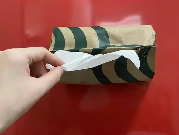 ティッシュをたくさん使う時期に　便利で快適な紙袋のティッシュケースを作ってみた