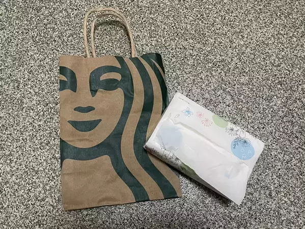 ティッシュをたくさん使う時期に　便利で快適な紙袋のティッシュケースを作ってみた