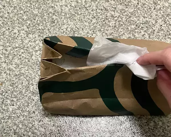 ティッシュをたくさん使う時期に　便利で快適な紙袋のティッシュケースを作ってみた