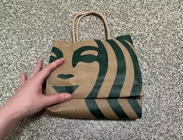 ティッシュをたくさん使う時期に　便利で快適な紙袋のティッシュケースを作ってみた