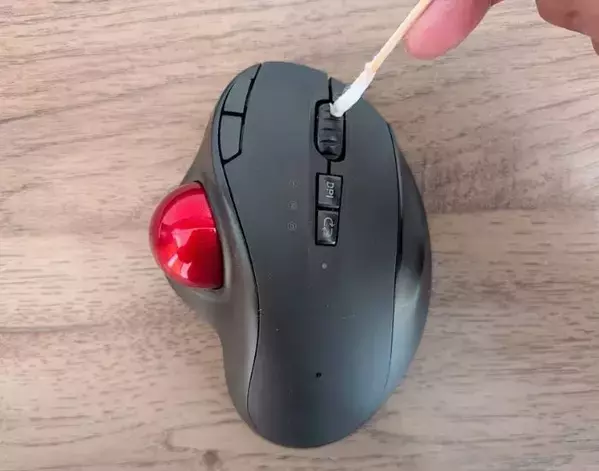 つまようじに『コットン』を巻きつけるだけ　極細スティックの使い道に感動！