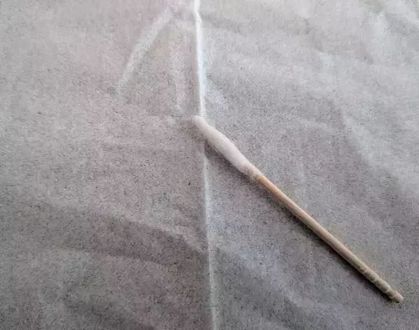 つまようじに『コットン』を巻きつけるだけ　極細スティックの使い道に感動！