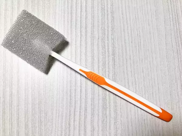 捨てる予定の歯ブラシを再利用　取っ手つきスポンジを5分でつくる手順
