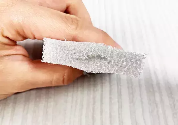 捨てる予定の歯ブラシを再利用　取っ手つきスポンジを5分でつくる手順