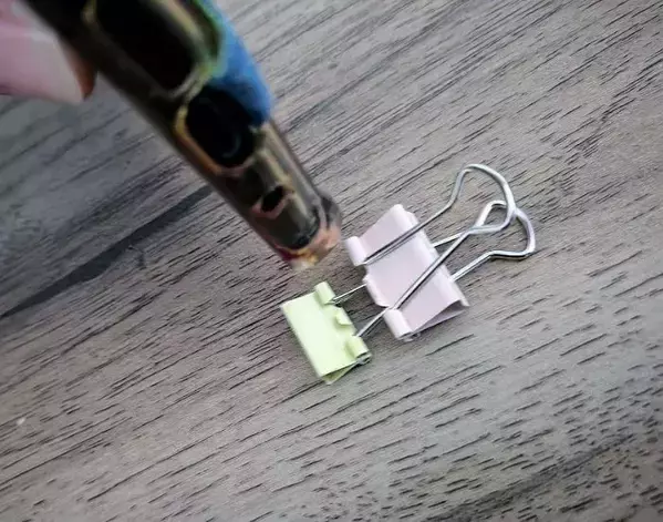 大小のダブルクリップを『合体』させて…　思わぬ使い道に「早く知りたかった！」