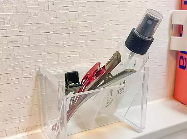 2段重ねで収納力倍増！　ダイソー『洗面鏡ナナメスタンド』を使った収納アイディア4選