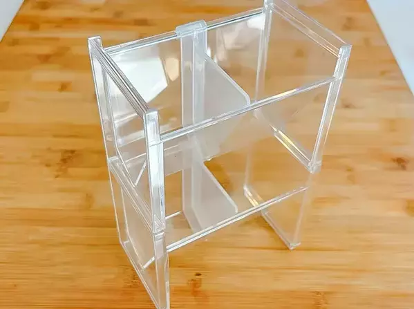 2段重ねで収納力倍増！　ダイソー『洗面鏡ナナメスタンド』を使った収納アイディア4選