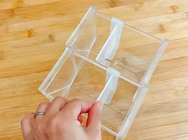 2段重ねで収納力倍増！　ダイソー『洗面鏡ナナメスタンド』を使った収納アイディア4選