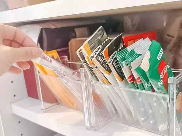 2段重ねで収納力倍増！　ダイソー『洗面鏡ナナメスタンド』を使った収納アイディア4選