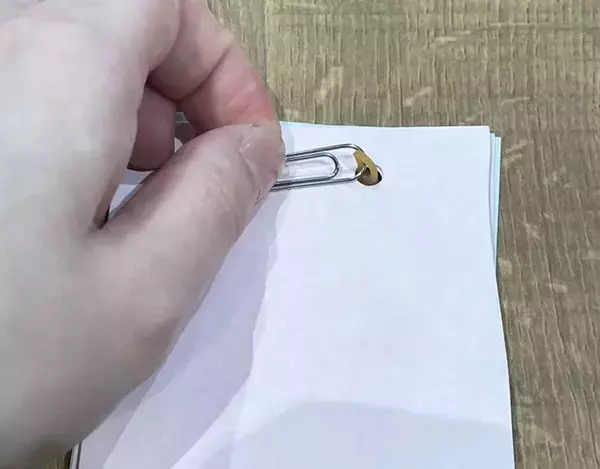裏紙メモを束ねるなら…　輪ゴムとゼムクリップで試してみると使い勝手抜群に！
