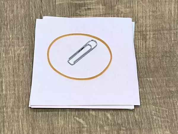 裏紙メモを束ねるなら…　輪ゴムとゼムクリップで試してみると使い勝手抜群に！